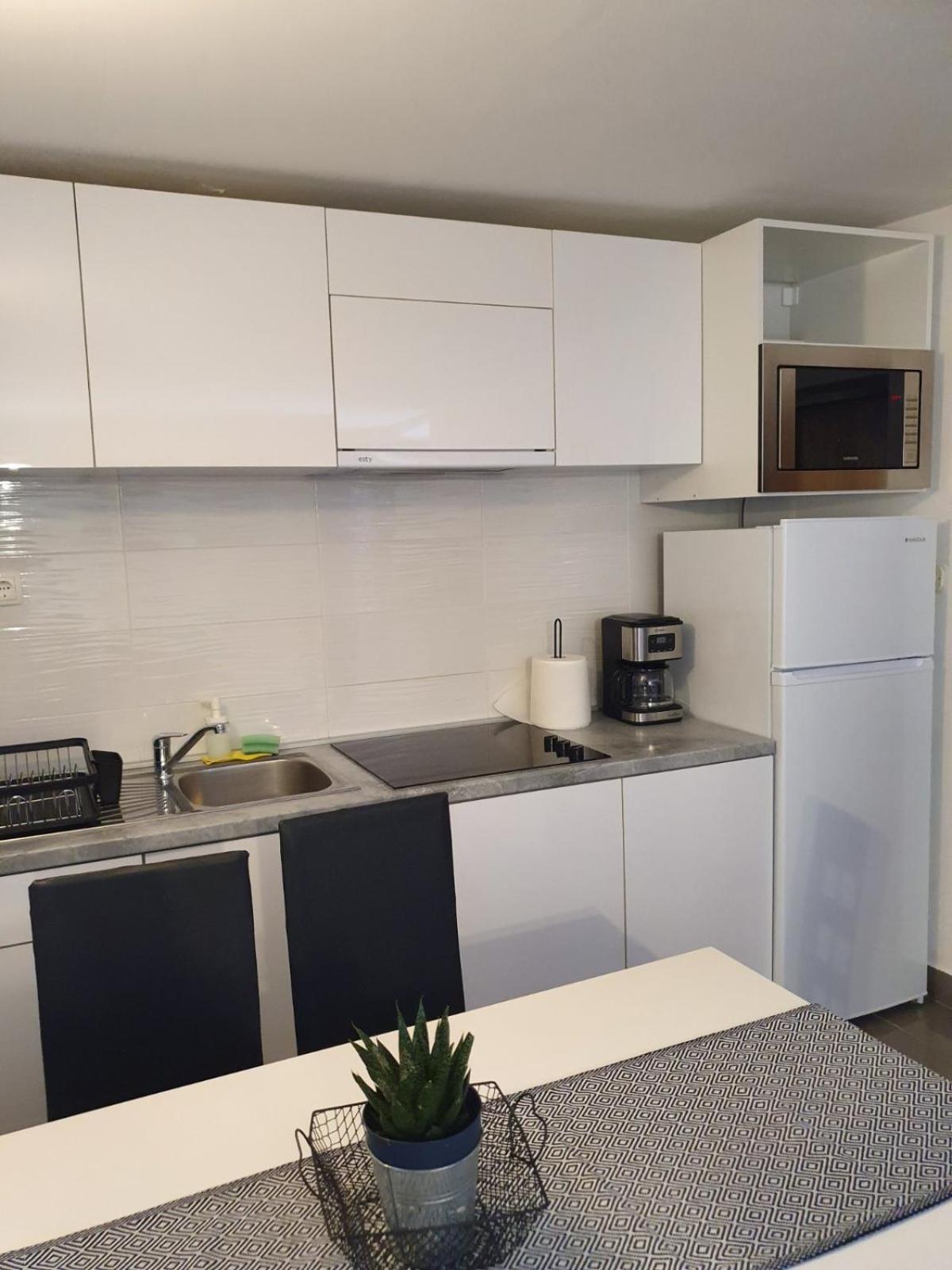 Old Town Lux Apartment Baska  Bagian luar foto
